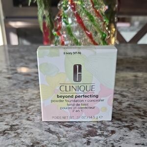 Clinique Beyond Perfecting Powder Foundation in Ivory
